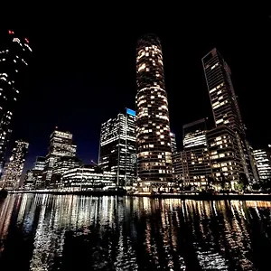 https://luxury-apartment-in-canary-wharf.brighton-hotels-england.com