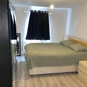 https://room-with-share-bathroom-near-train-line.brighton-hotels-england.com